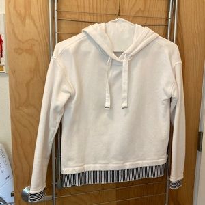 White hooded Vineyard Vines sweatshirt size XXS